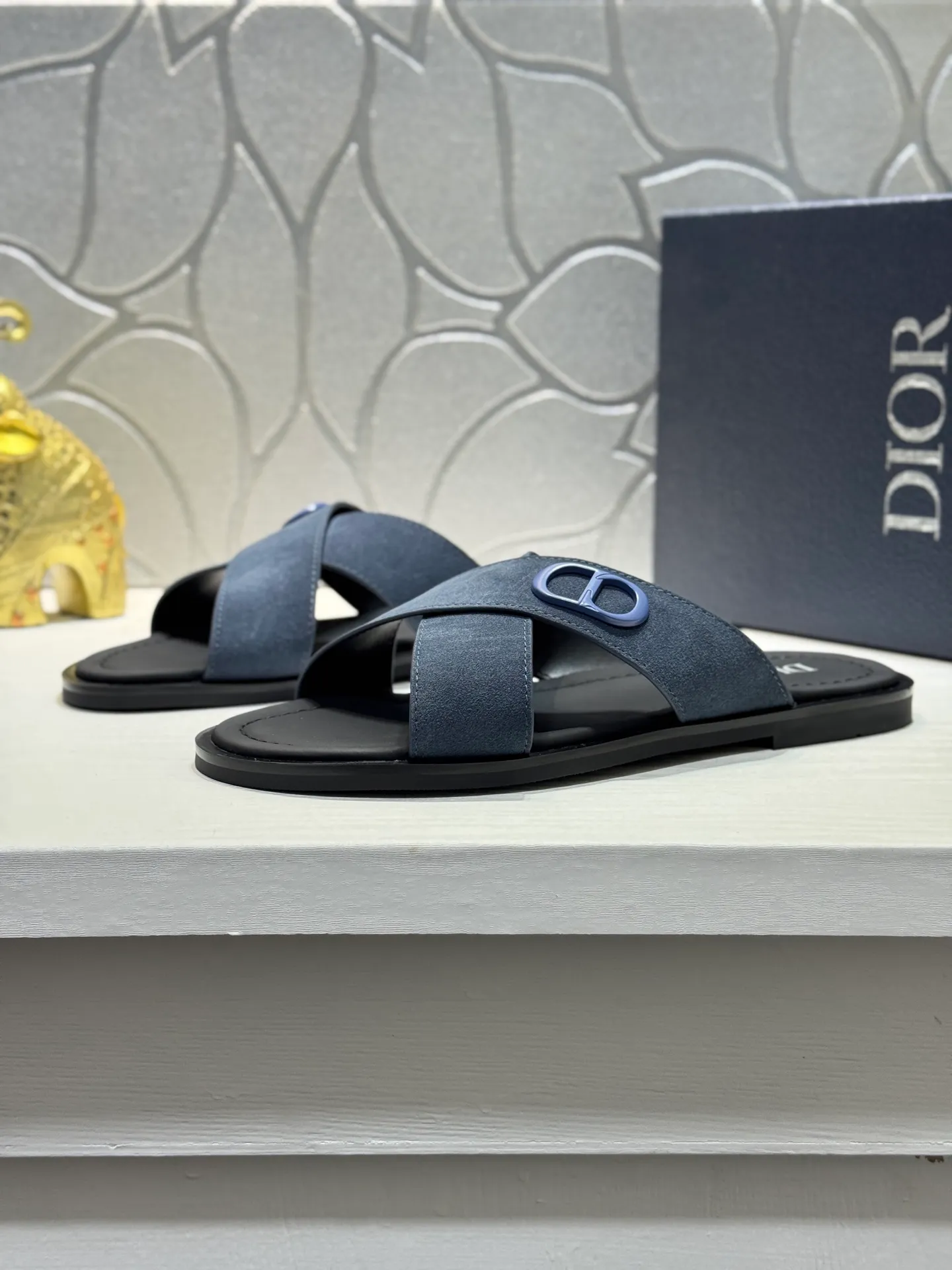 Men's men's shoes 💰320 [New style] 🦇🦇𝐂𝐡𝐫𝐢𝐬𝐭𝐢𝐚𝐧 𝐃𝐢𝐨𝐫 Dior slippers - the latest hot sandals, classic sandals, original replicas, super durable and versatile, cowhide leather with hardware accessories, very comfortable on the feet Look slim and white. Original molded outsole size: 38-44 (.45. Customized